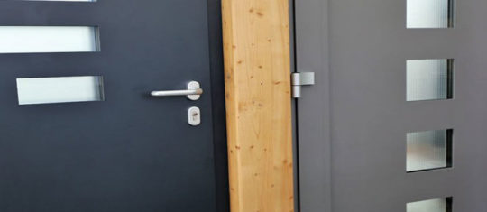 un spécialiste de la pose de portes d'entrée en Alsace
